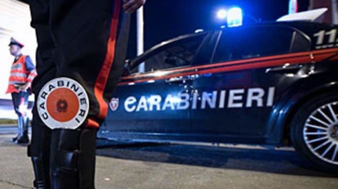 Pusher si lancia da nove metri per sfuggire all'arresto: Carabinieri  evitano il peggio