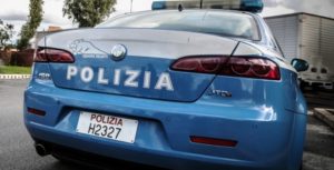 Volante Polizia siringa spaccio busto