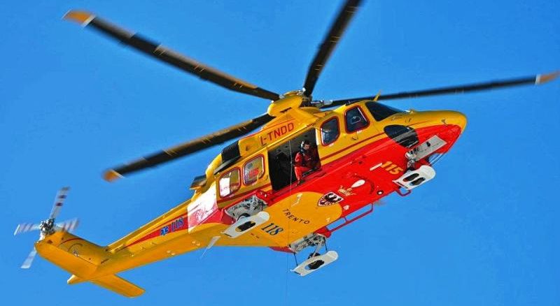 auto ribaltata sulla superstrada 336 elisoccorso