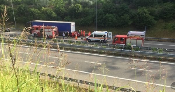 incidente feriti superstrada