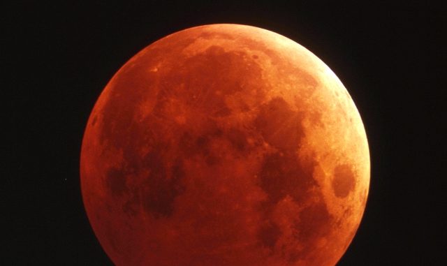 eclissi luna