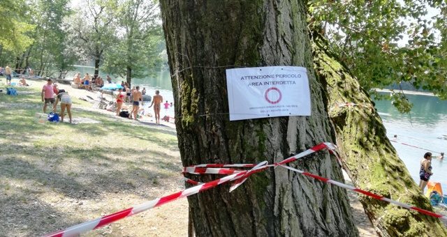 spiaggia canottieri divieto