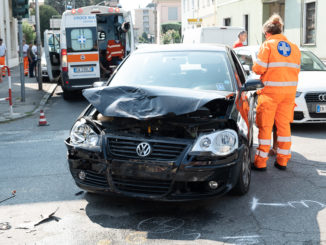 scontro auto bambino