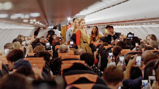 sfilata vogue easyjet