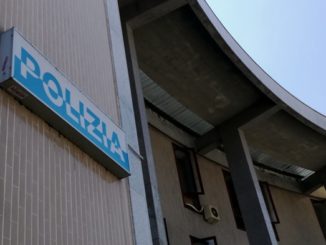Gallarate picchia compagna polizia