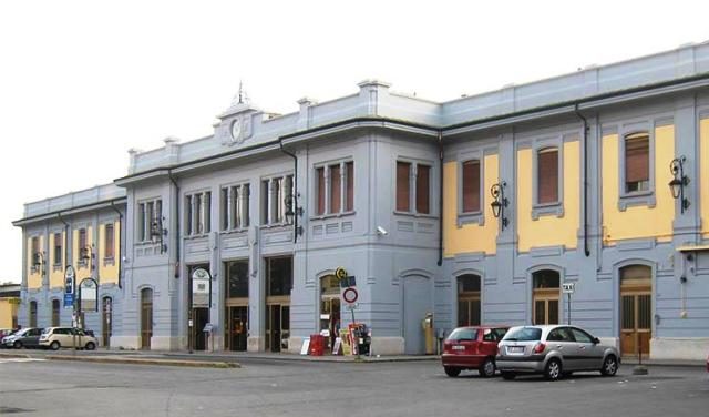 busto bulli aggressione stazione