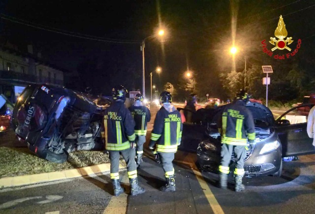 ribaltamento cassano auto