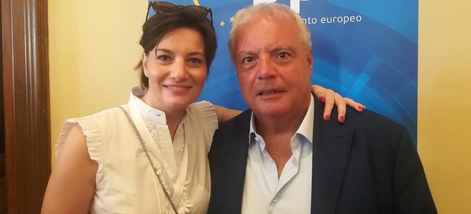 comi caianiello facebook politica
