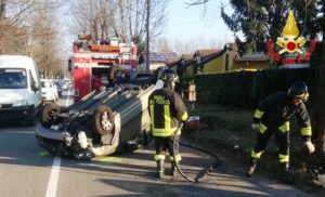 vergiate auto incidente