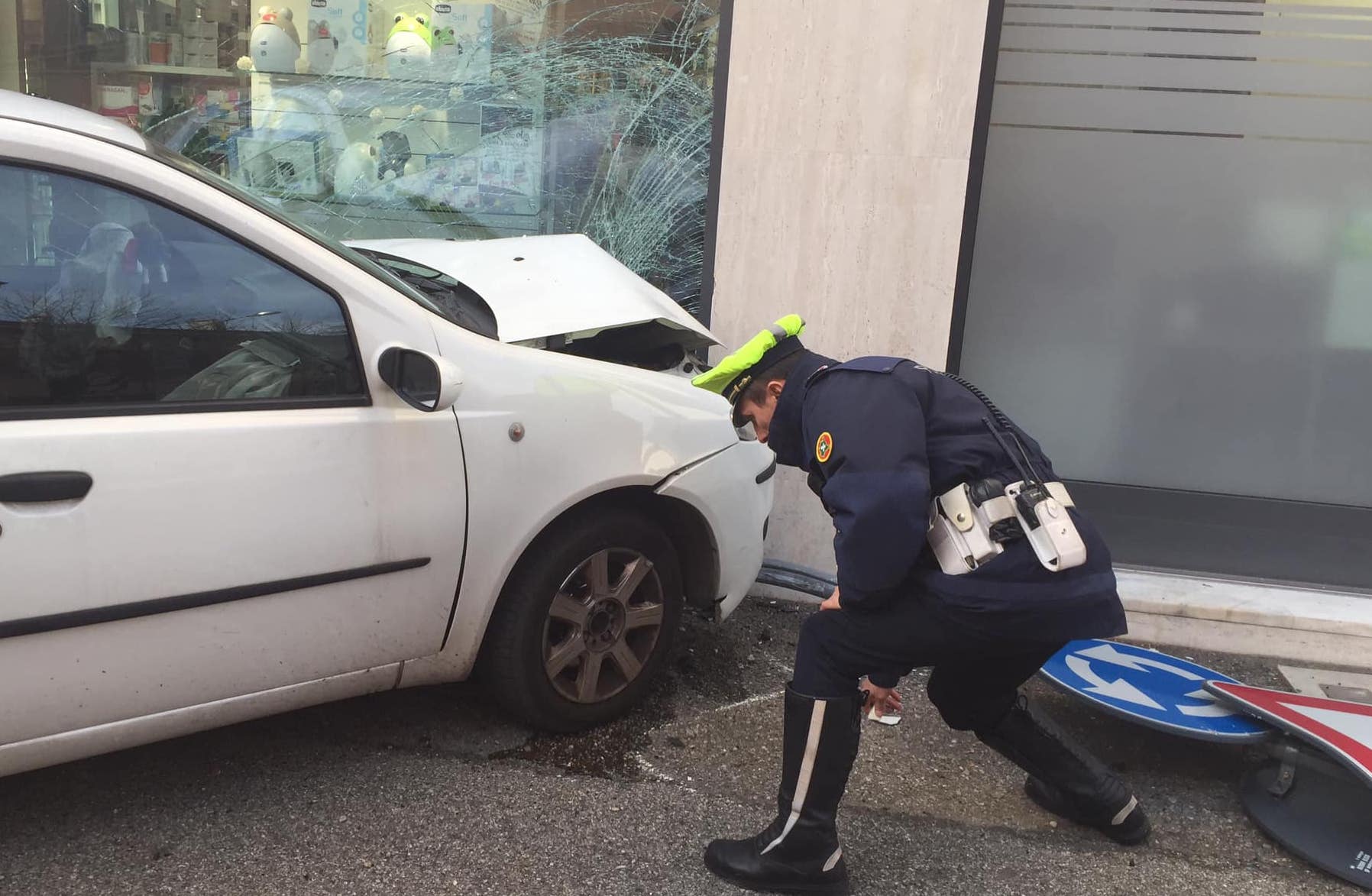 busto auto parafarmacia