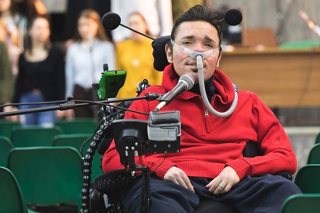 Toro Seduto, il rapper in carrozzina da Gallarate al palco dell ...