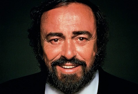 commedia pavarotti sociale 02