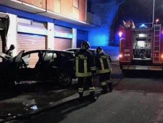 giallo auto fiamme olgiate