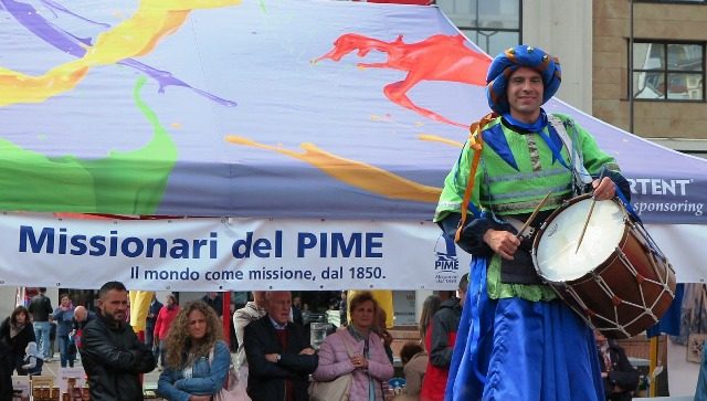Somma Tuttaunaltrafesta  missionari Pime