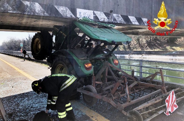Trattore incastrato canali vizzola