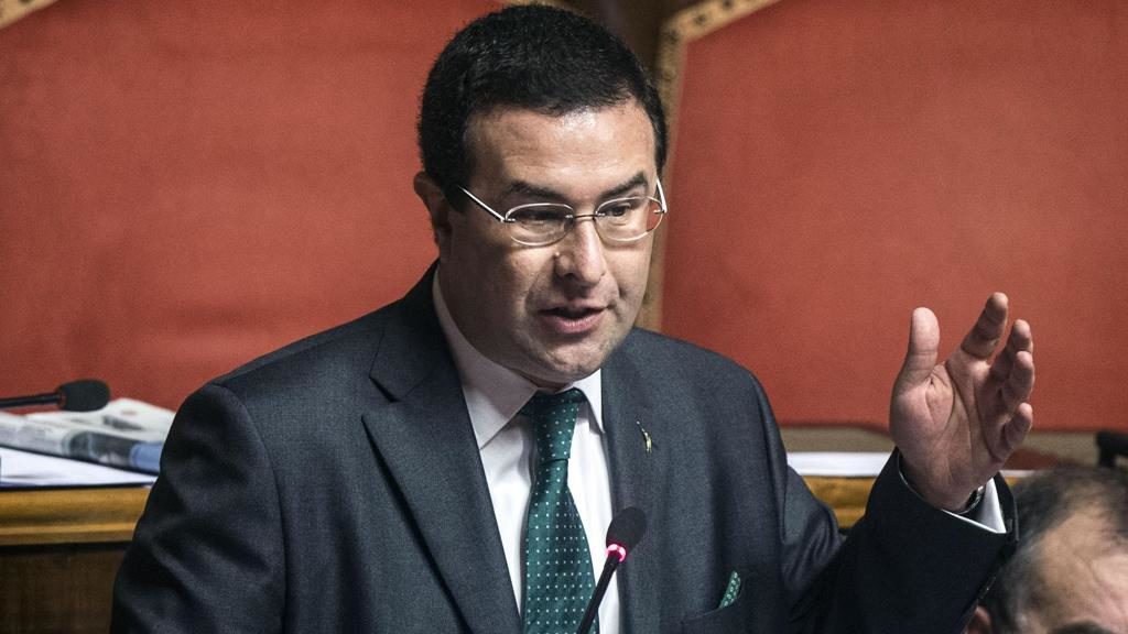 sottosegretario stefano candiani picchiato