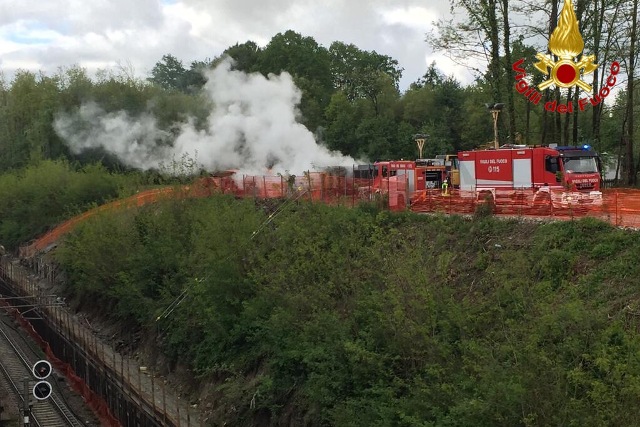 vergiate incendio cantiere varese