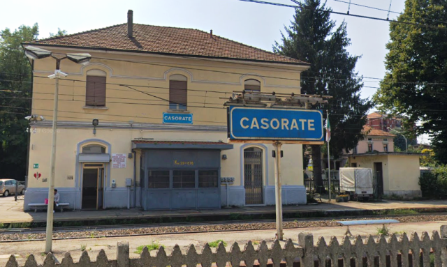 Vandali devastano stazione casorate