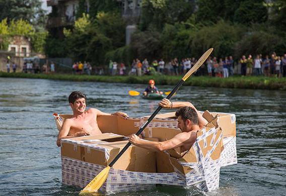 Turbigo: sfida in barca con cartone e nastro adesivo per la "Carton Boat Race" - MALPENSA24 - malpensa24.it