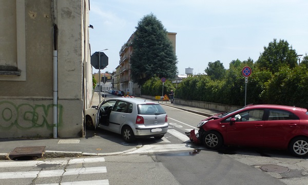incidenti via galvani busto 01