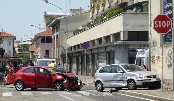 incidenti via galvani busto 02