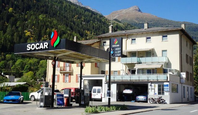 fare benzina svizzera conveniente