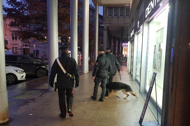 carabinieri piazza garibaldi droga
