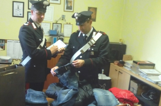 castellanza vestiti gigante carabinieri