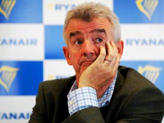 Ryanair metà stipendio dipendenti
