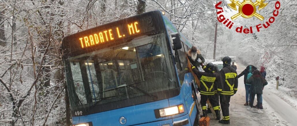 tradate neve autobus fuori strada