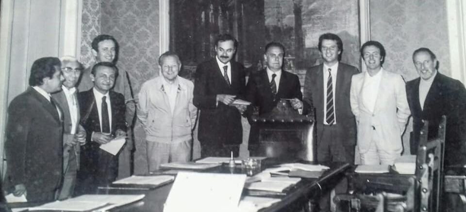 Luciano Bronzi (il terzo da sinistra) con la giunta Gibilisco