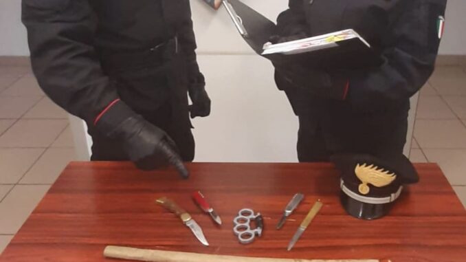 porto ceresio carabinieri minacce tirapugni