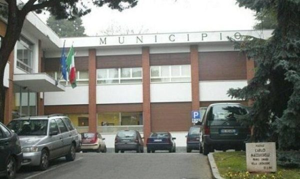 Cassano Magnago indagini Poliseno