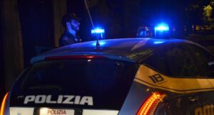 Gallarate accoltella coinquilini