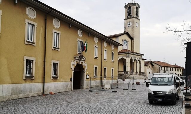 albizzate parcheggi piazza
