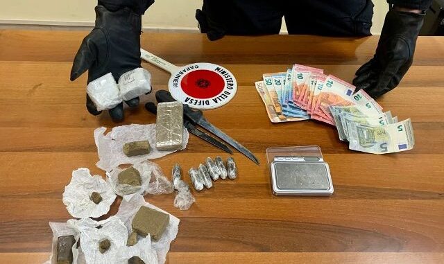 castellanza spaccio hashish arrestato