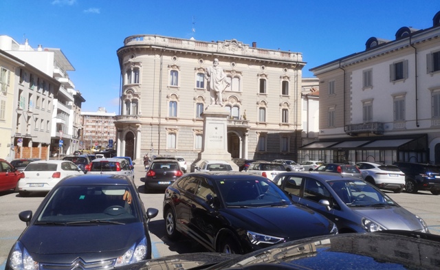 gallarate piazza garibaldi deligios