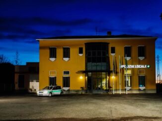 lonate insulti social polizia
