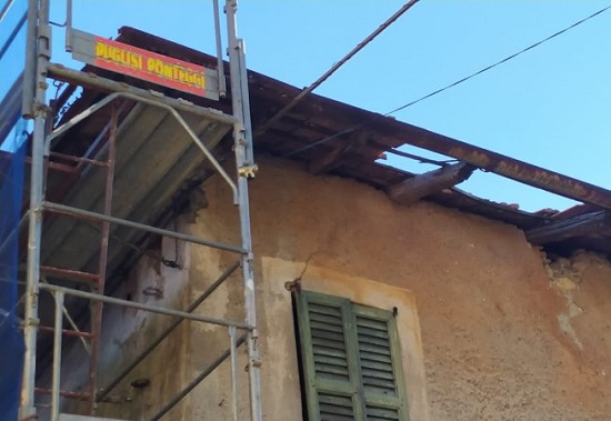 menzago chiusa casa pericolante 02