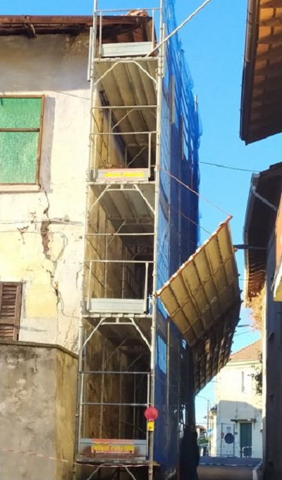menzago chiusa casa pericolante 04
