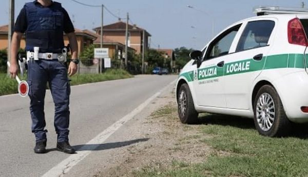 castanoprimo polizialocale autocarro sequestro
