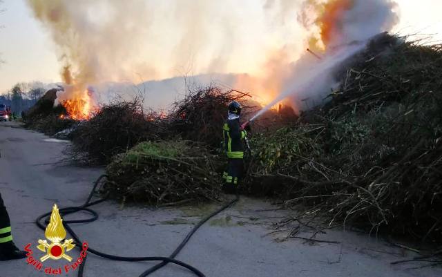 angera incendio cascina merlata