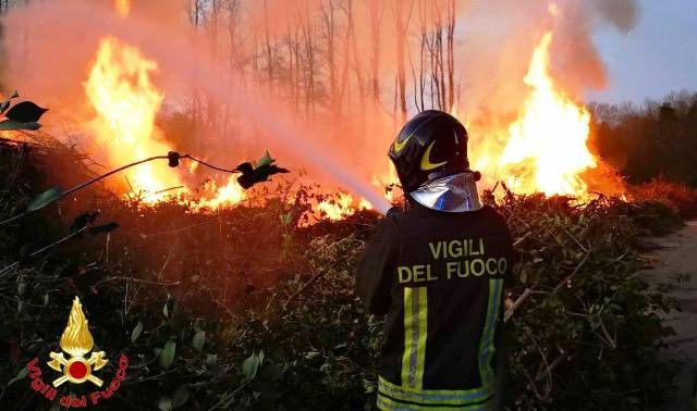 angera incendio cascina merlata