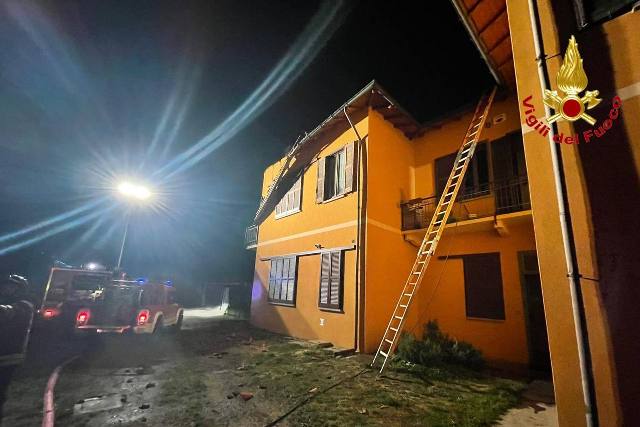 casale litta incendio famiglia evacuata