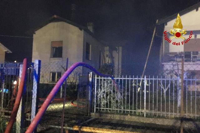 varese incendio via oriani