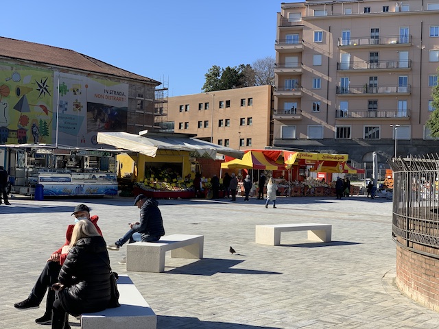 varese mercato piazza repubblica
