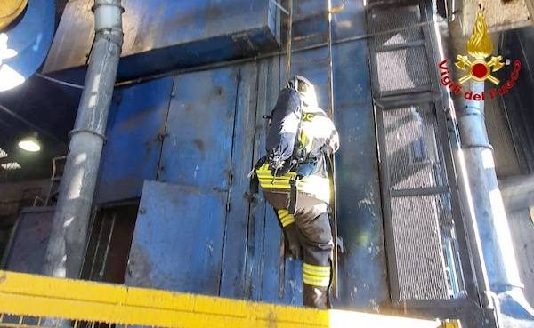 incendio sumirago azienda metalli 2