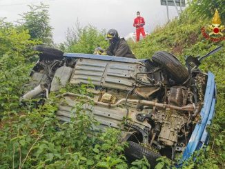 saltrio trattore contro auto