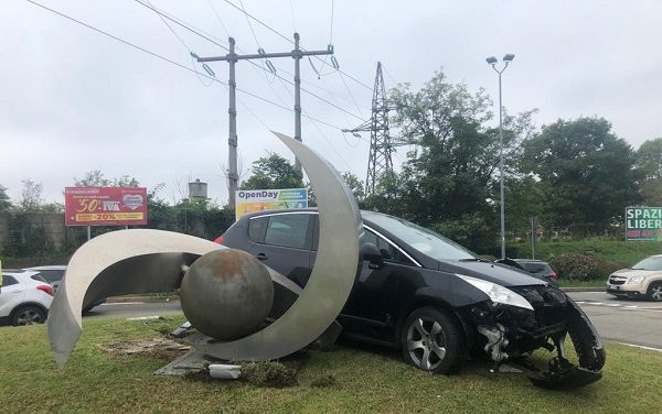 olgiateolona incidente rotonda monumento
