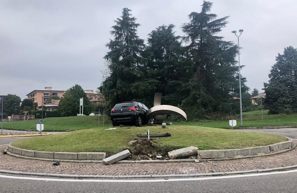 olgiateolona incidente rotonda monumento